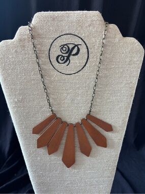 Plunder Brown Fan-Shaped Geometric Pendant Necklace